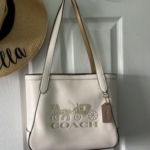 Coach Tote 27 with horse & carriage design in vanilla cream/gold. Style C4062